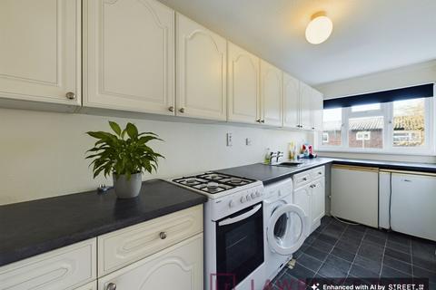 1 bedroom maisonette to rent, Standale Grove, Ruislip, HA4