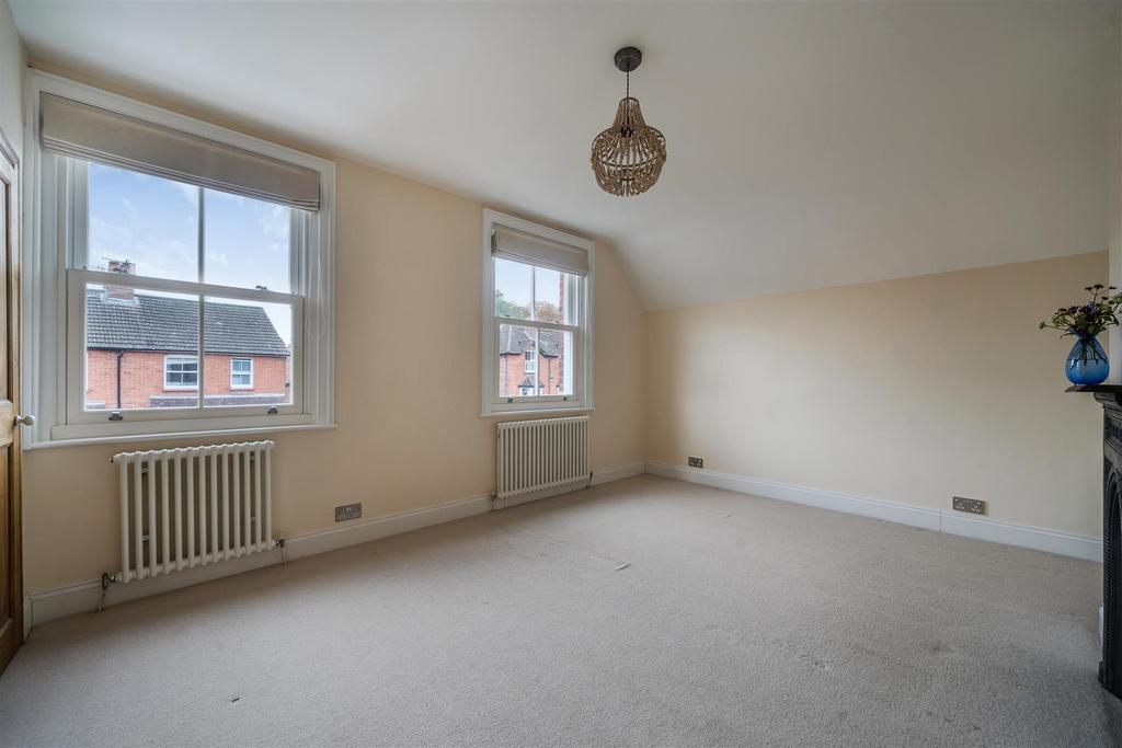 Bedroom 1.jpg