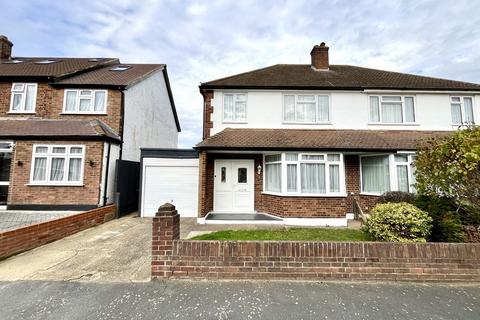 Cumberland Drive, Chessington, Surrey. KT9 1HQ