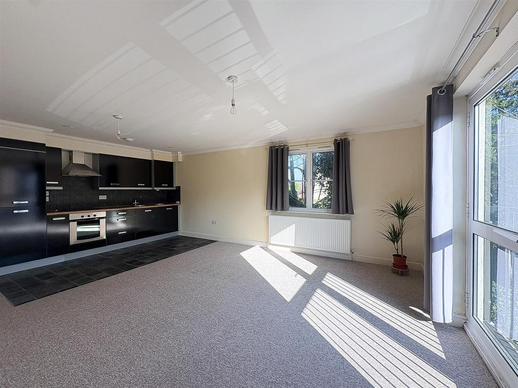 Living room-3.jpg