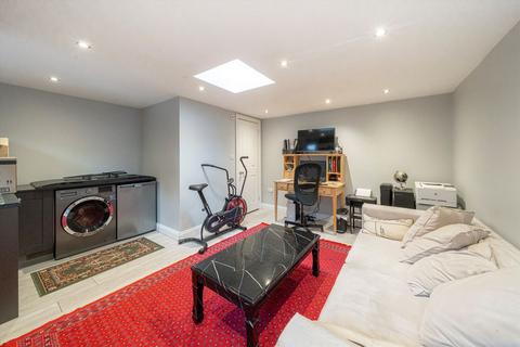 11 Clayton Road, Isleworth, TW7 6LE