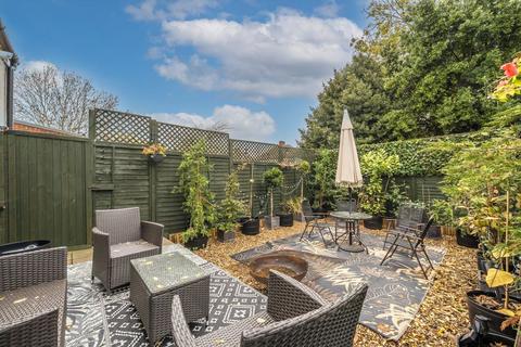 11 Clayton Road, Isleworth, TW7 6LE