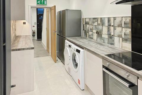 6 bedroom house to rent, Oxney Road, Manchester, Greater Manchester, M14
