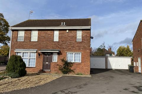 4 bedroom detached house to rent, Lanesfield Park, Evesham