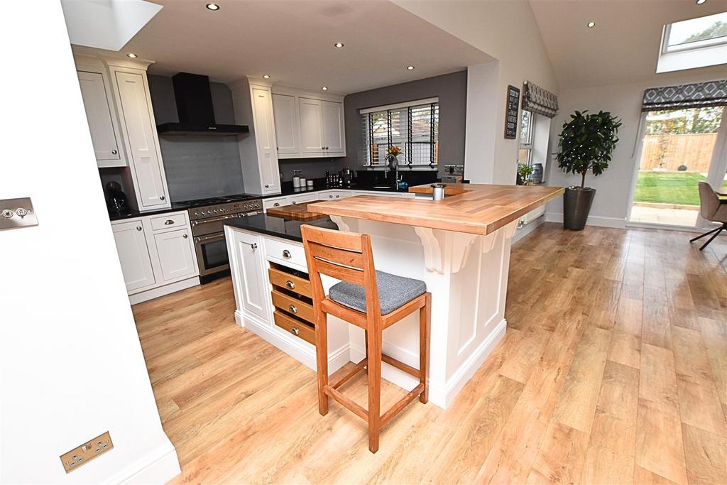 Living dining kitchen