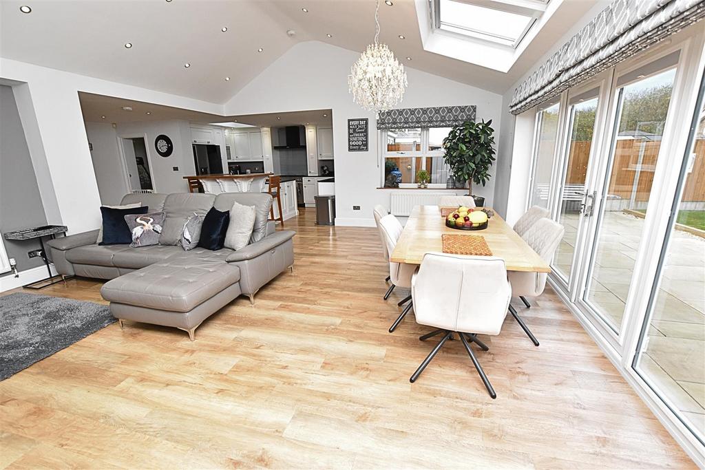 Living dining kitchen