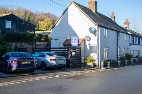 undefined, High Street, Spetisbury