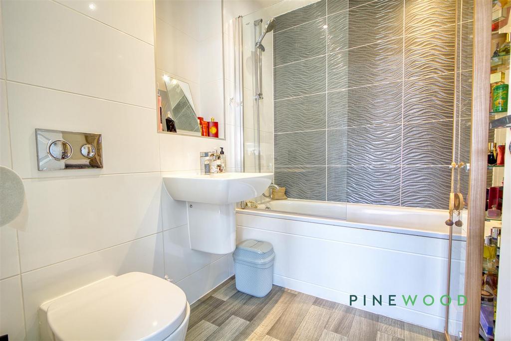 Ensuite (bedroom 1)