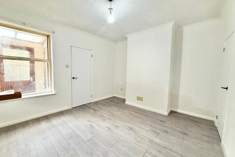 3 bedroom terraced house to rent, Belsize Avenue, Peterborough, PE2