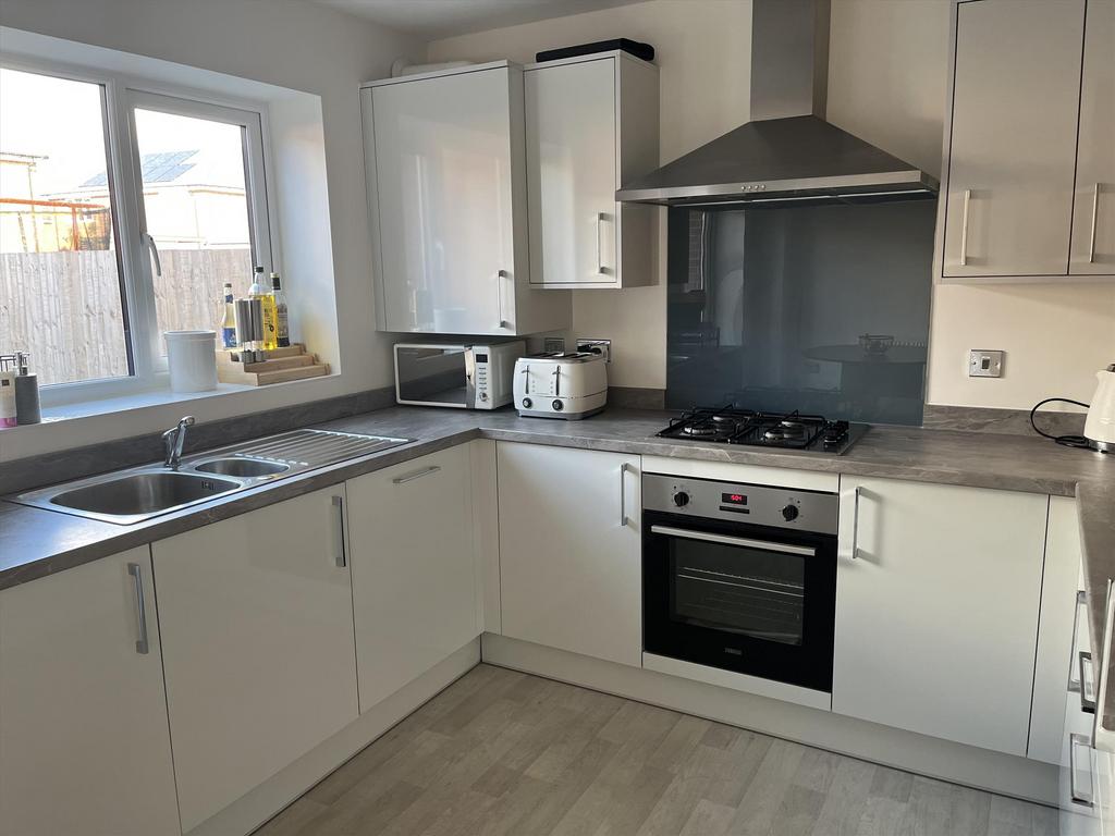 Kitchen Pic 2