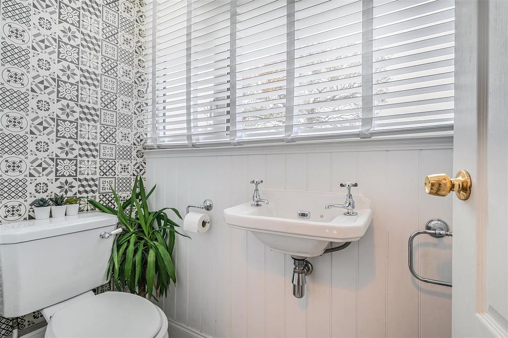 Upstairs Cloakroom