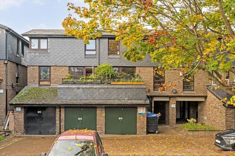 2 bedroom flat for sale, Manaton Close, London SE15