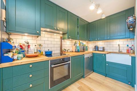 2 bedroom flat for sale, Manaton Close, London SE15