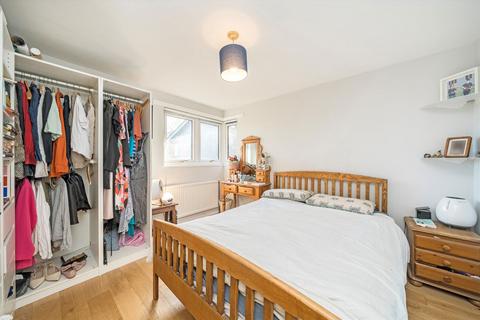 2 bedroom flat for sale, Manaton Close, London SE15