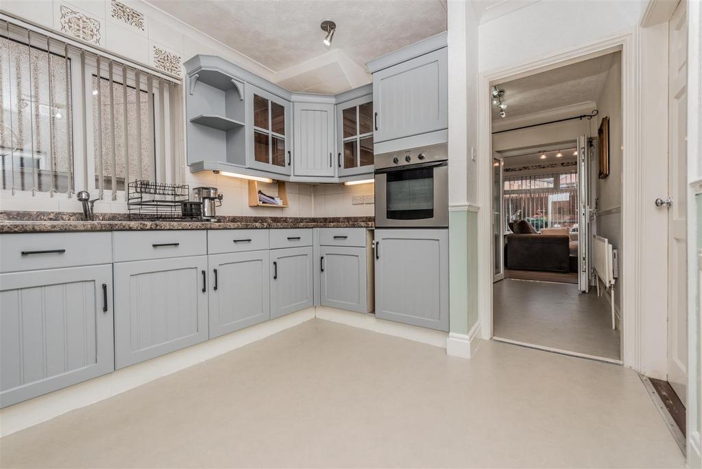 Fitted Kitchen: