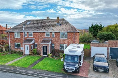 8 Farm Close, Whitby
