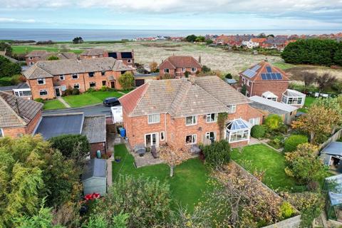 3 bedroom semi-detached house for sale, 8 Farm Close, Whitby