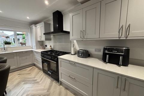 18 Tysoe Hill, Glenfield, Leicester, LE3 8AQ