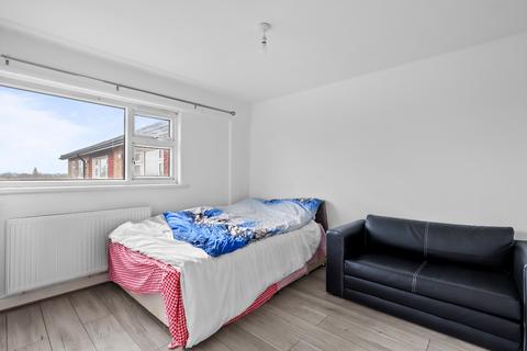 undefined, Warminster Gardens SE25