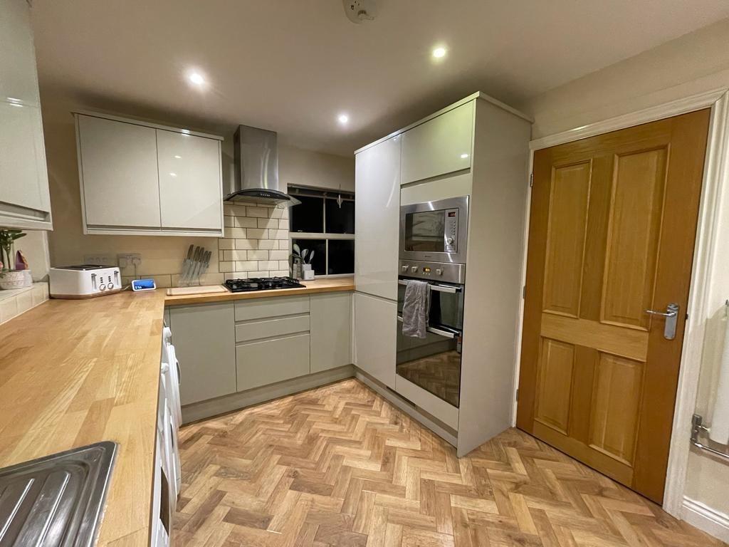 Kitchen 1.jpg