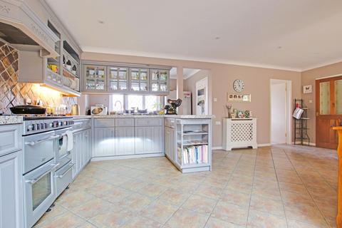5 bedroom detached house for sale, Whitby Road, Milford on Sea, Lymington, SO41