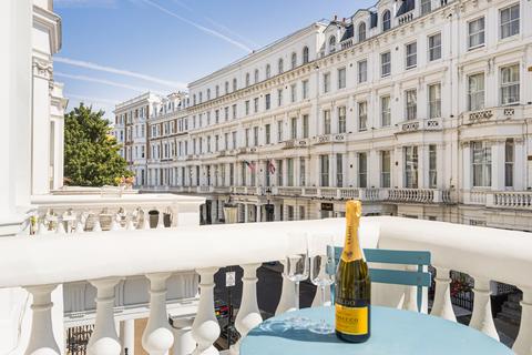3 bedroom flat for sale, Lexham Gardens, London W8