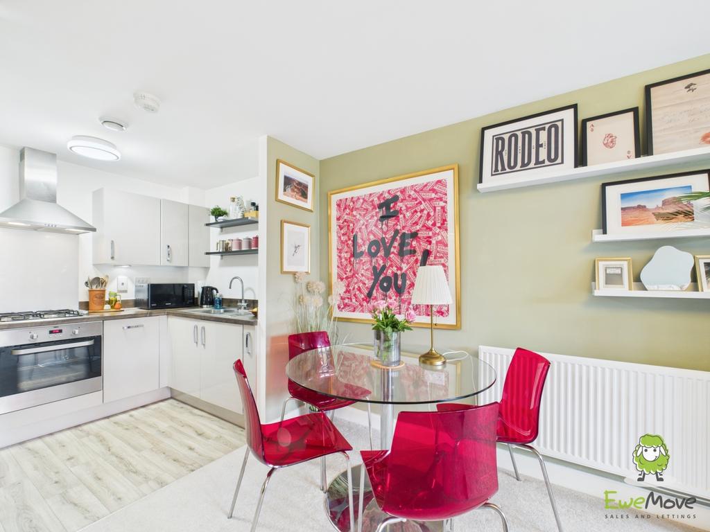 Ewe Move Estate Agents Basingstoke - Fleetlands Hou