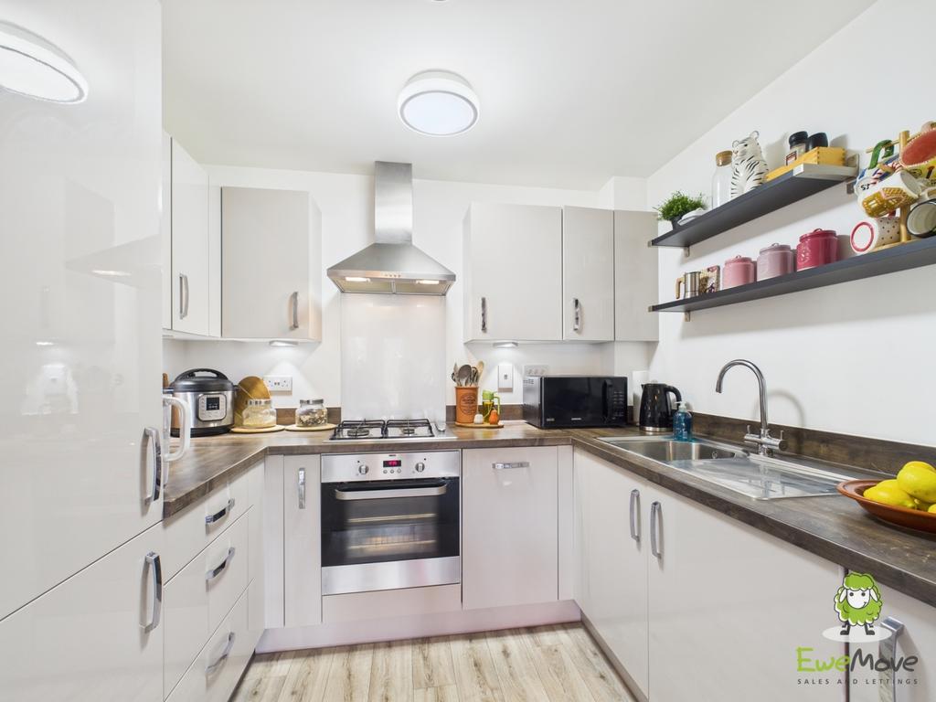 Ewe Move Estate Agents Basingstoke - Fleetlands Hou