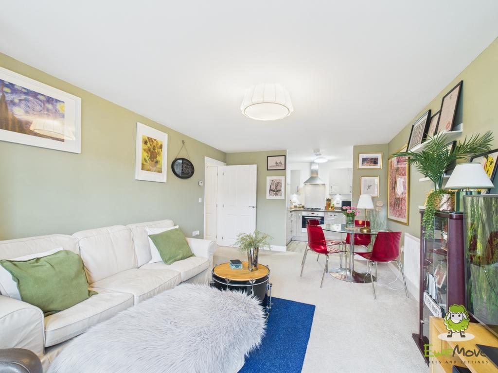 Ewe Move Estate Agents Basingstoke - Fleetlands Hou
