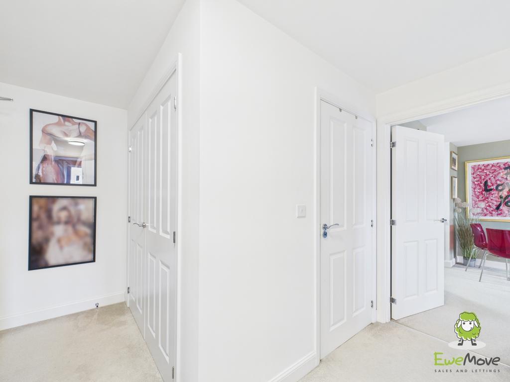 Ewe Move Estate Agents Basingstoke - Fleetlands Hou