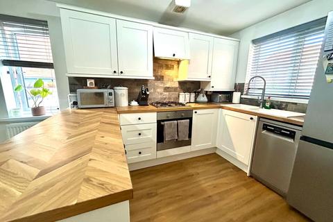 3 bedroom semi-detached house for sale, Oakdale Drive, South Elmsall, Pontefract