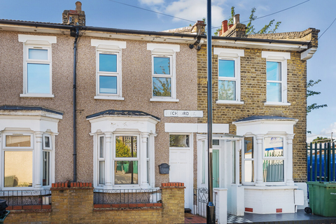 2 bedroom house to rent, Pitchford Street, Stratford, London, E15