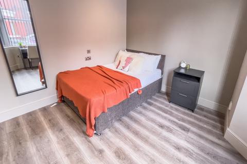 undefined, Esher Road, L6 6DF,