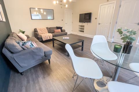 undefined, Esher Road, L6 6DF,