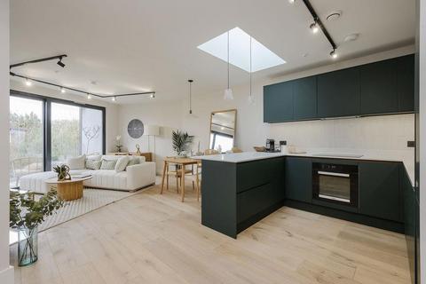 2 bedroom apartment for sale, Beverley Waterside, Priests Bridge, London, SW14