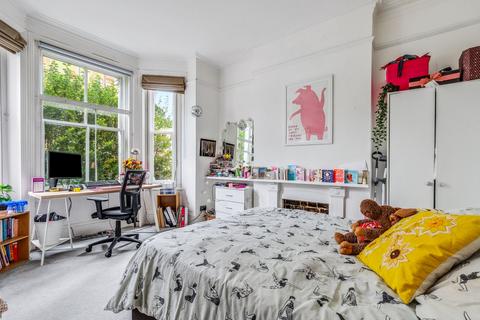 3 bedroom flat for sale, Latchmere Road, London