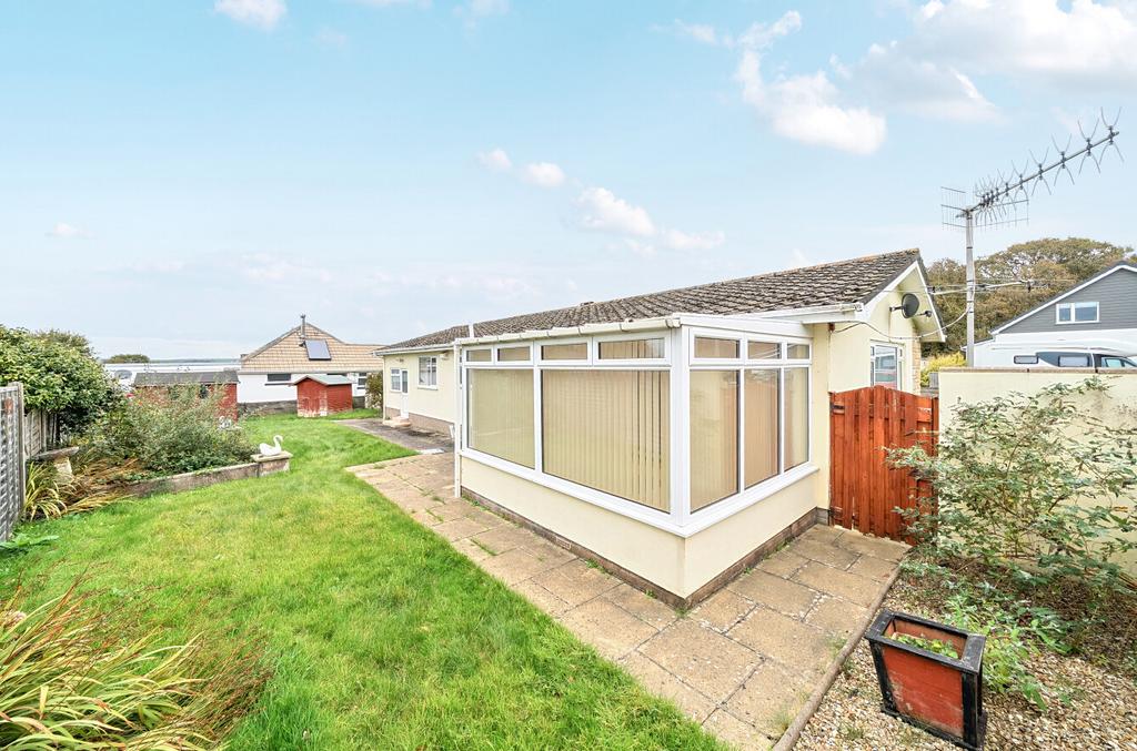 1370550-4-68f8e88...