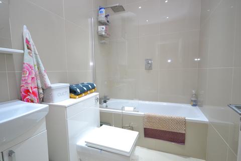 1 bedroom flat to rent, Oriental Place, Brighton, BN1