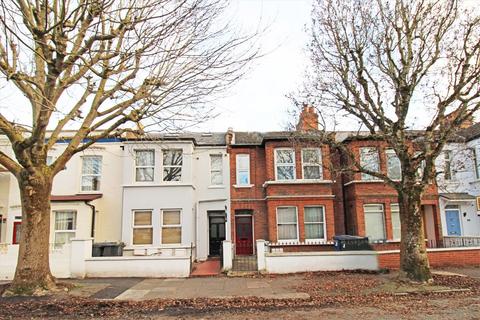 2 bedroom flat to rent, Ramsay Road, London W3