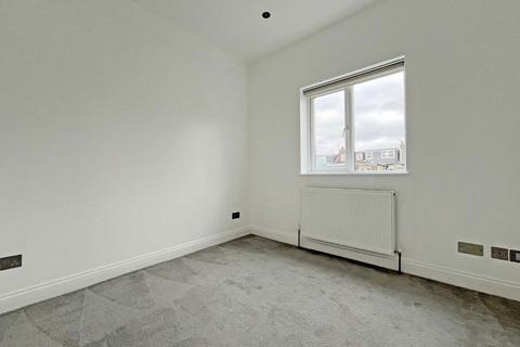2 bedroom flat to rent, Ramsay Road, London W3