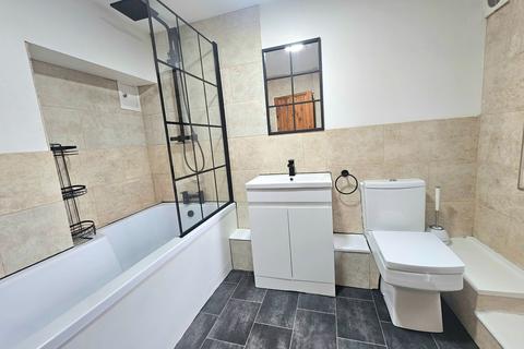 2 bedroom flat to rent, Meeching Place, Church Hill, Newhaven
