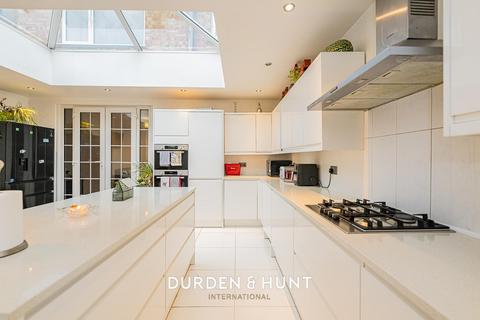 5 bedroom semi-detached house for sale, Donington Avenue, Barkingside, IG6