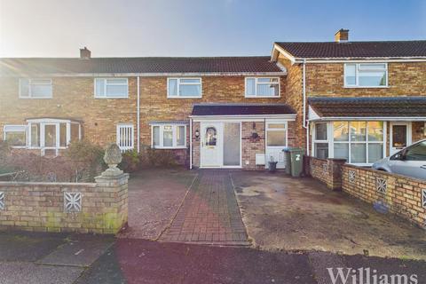 3 bedroom terraced house to rent, Priory Cresccent, Aylesbury HP19