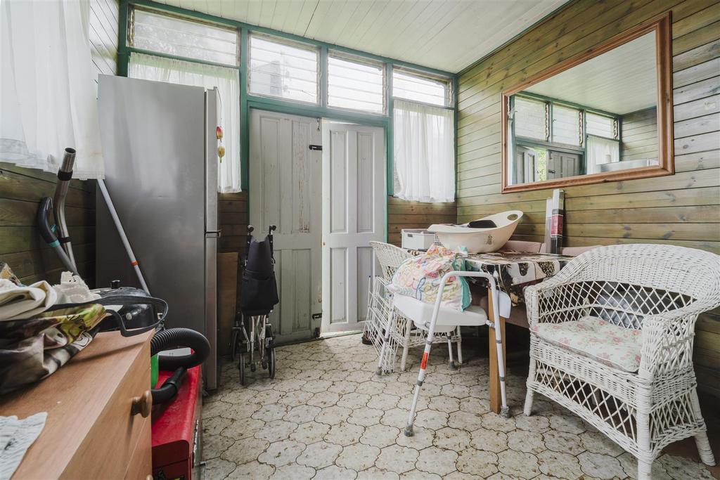 125 Harp out room.jpg