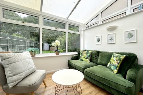 3 bedroom detached house to rent, Edmund Court, Shenley Church End