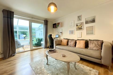 3 bedroom detached house to rent, Edmund Court, Shenley Church End