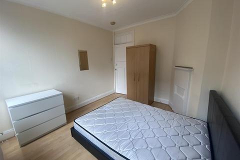 3 bedroom apartment to rent, Sunningfields Road, Hendon, London