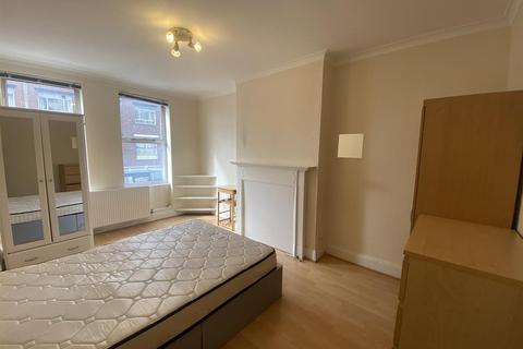 3 bedroom apartment to rent, Sunningfields Road, Hendon, London