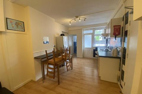 3 bedroom apartment to rent, Sunningfields Road, Hendon, London