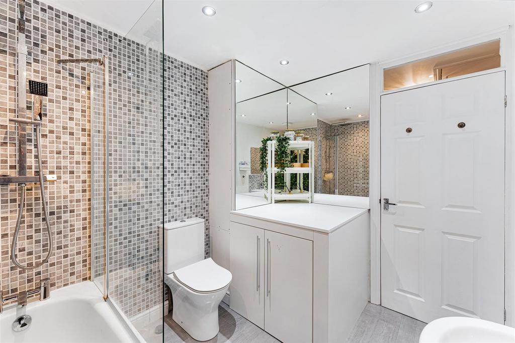 Lakeside View-Bathroom